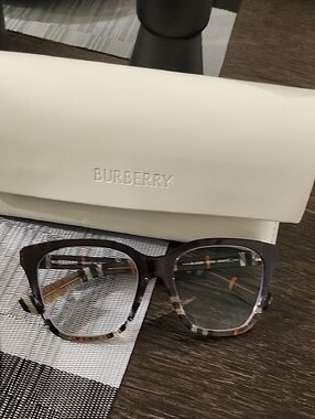 Burberry Brown Tortoiseshell Square Glasses with Cream Case